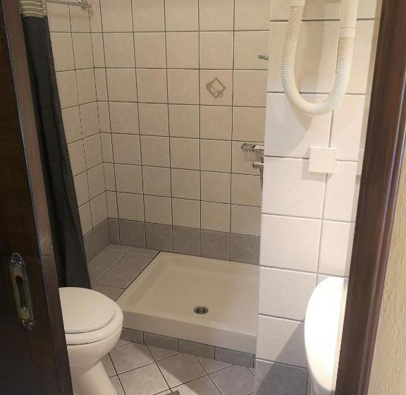 اتاق استاندارد با چشمانداز, Spanias