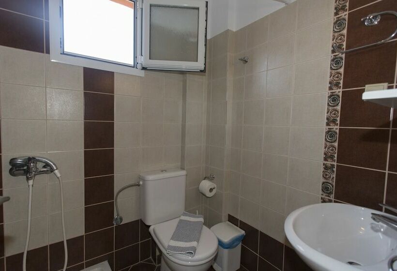 غرفة قياسية ثلاثية مطلة علي الحديقة, Studio Ristas 2