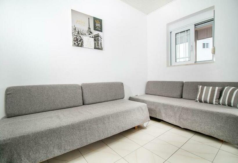 דירת חדר נוף לגינה, Platoni Elite