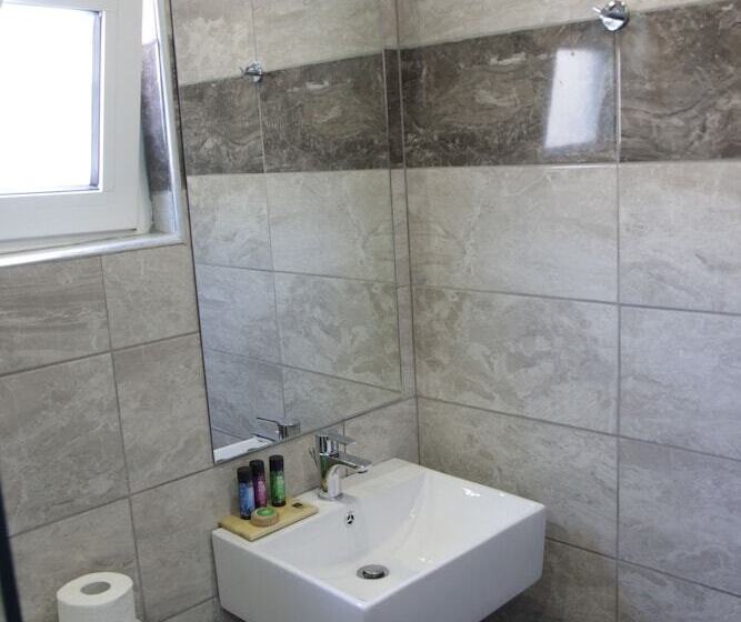 דירת חדר בקומת קרקע, Platoni Elite