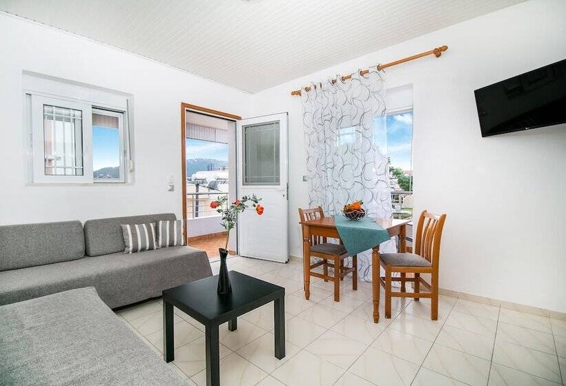 דירת חדר, Platoni Elite