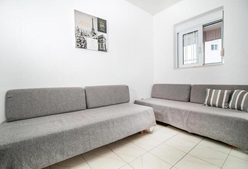 דירת חדר בקומת קרקע, Platoni Elite