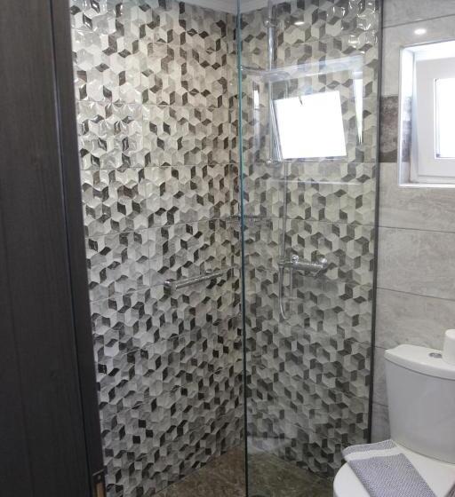 דירת חדר בקומת קרקע, Platoni Elite