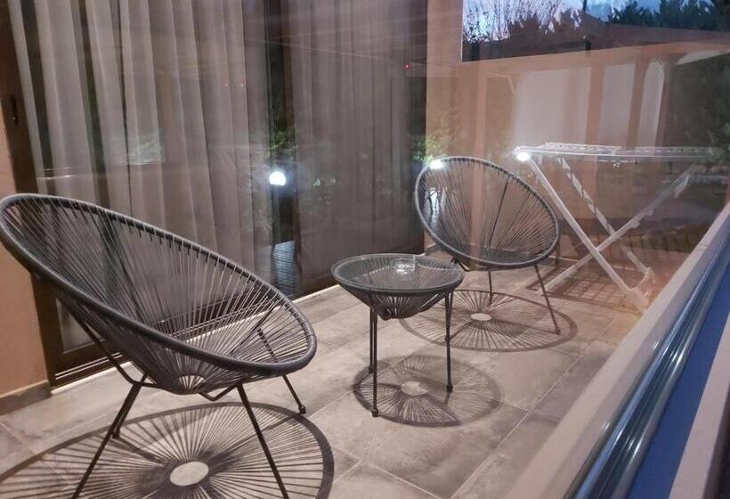 إستوديو قياسى, The Santo George Beach Resort