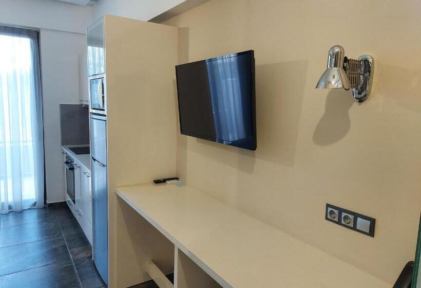 إستوديو قياسى, The Santo George Beach Resort