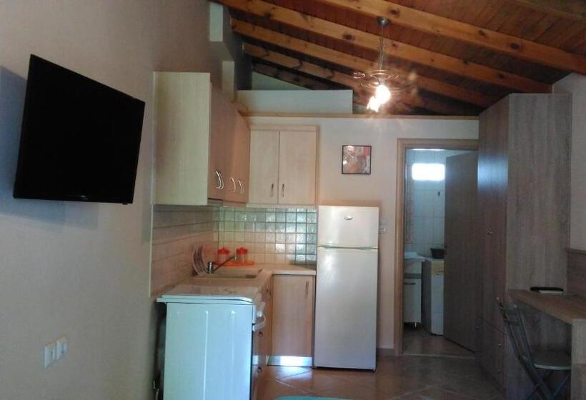 بنجلو قياسى مطلّ علي الحديقة, The Santo George Beach Resort