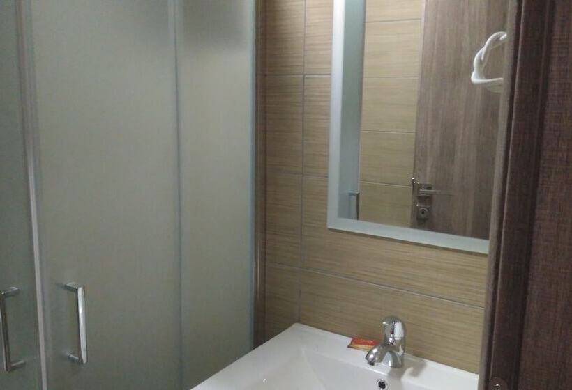 إستوديو قياسى, The Santo George Beach Resort