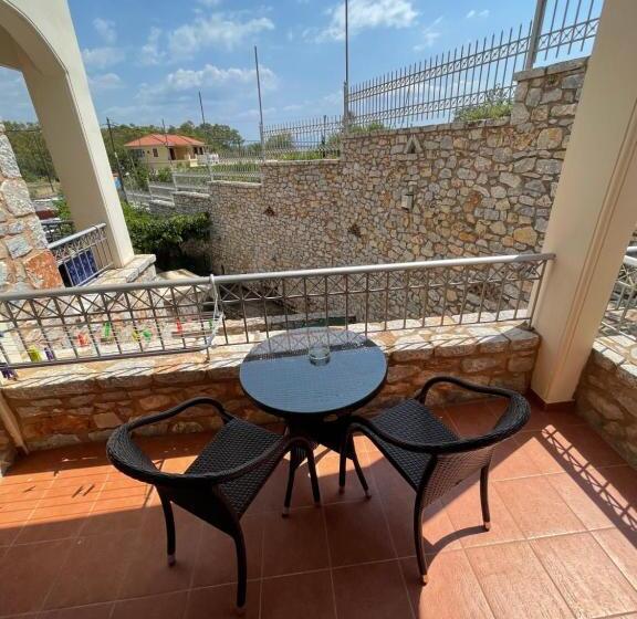 带1个卧室的经济型公寓, Vathi