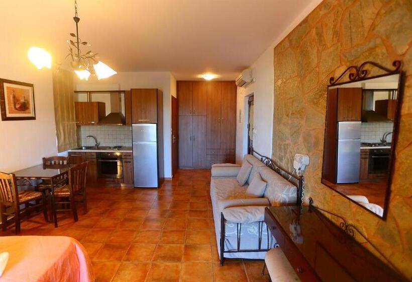 带1个卧室的经济型公寓, Vathi