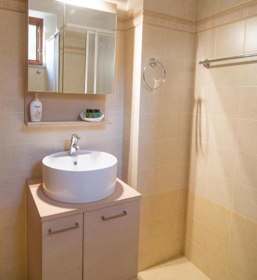 单卧家庭公寓, Vathi