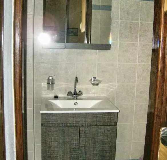 استودیوی استاندارد, Villa Rena