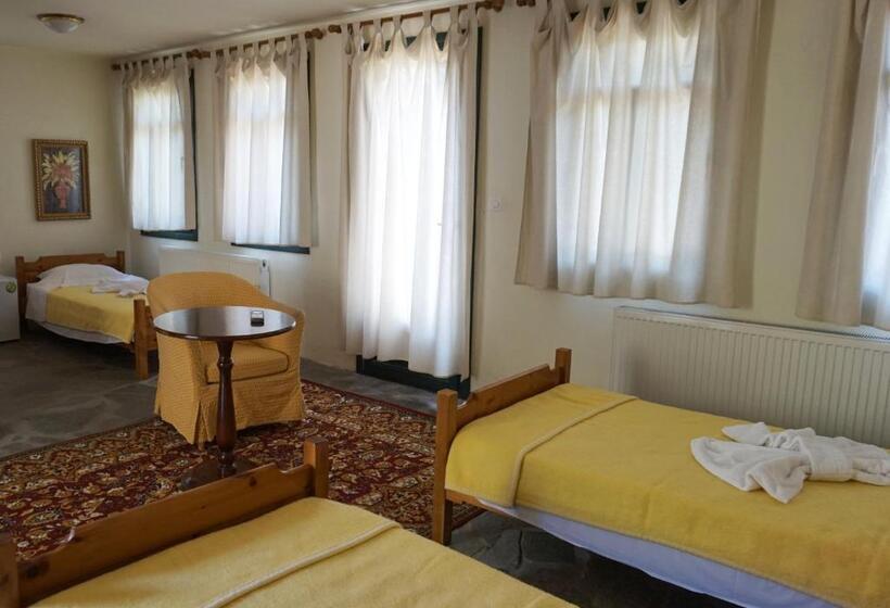 스탠다드 트리플 룸, Akontisma