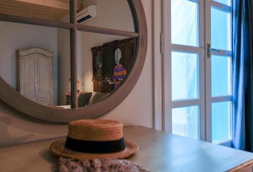 غرفة سوبيريور, Amymone And Adiandi