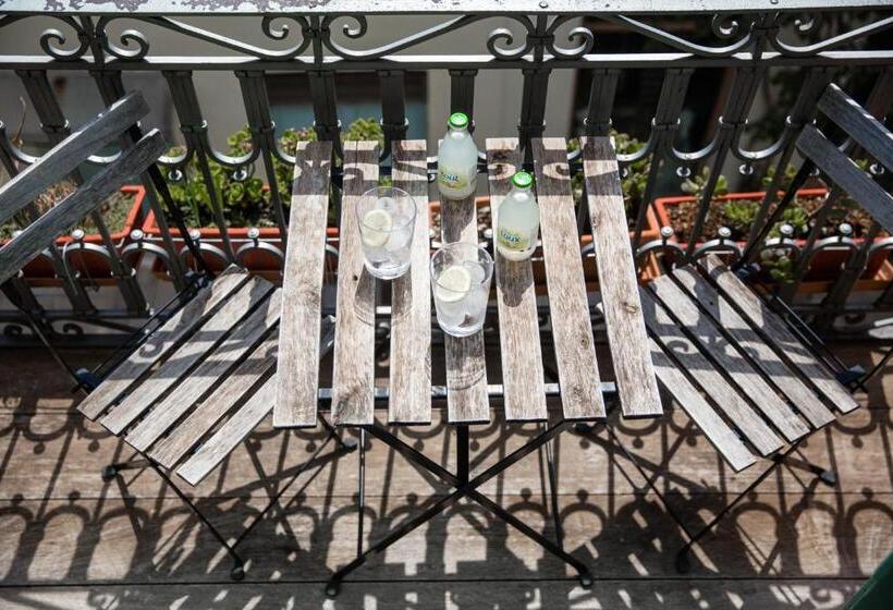 جناح جونيور, Amymone And Adiandi