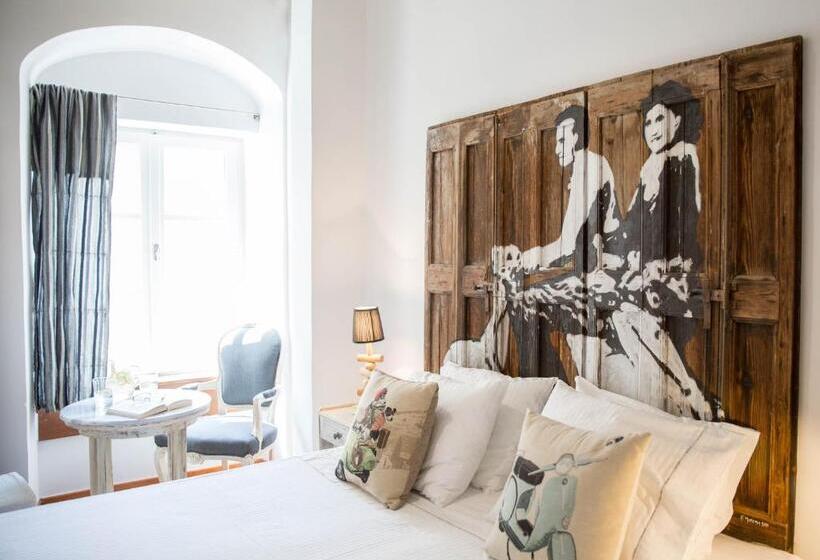 غرفة قياسية, Amymone And Adiandi