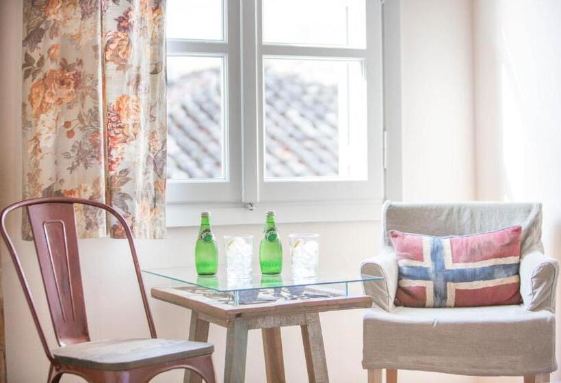 غرفة قياسية, Amymone And Adiandi