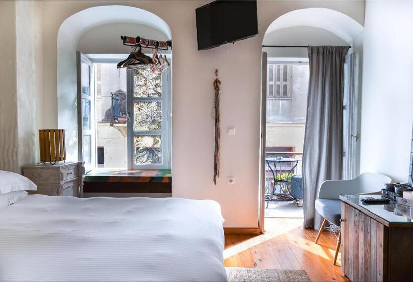 غرفة قياسية, Amymone And Adiandi