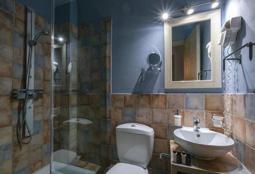 غرفة إقتصادية, Amymone And Adiandi