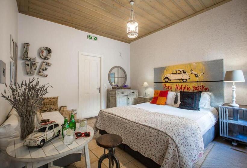 غرفة قياسية بالطابق الأرضى, Amymone And Adiandi