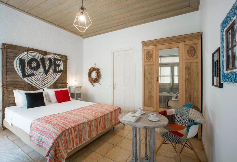 غرفة قياسية بالطابق الأرضى, Amymone And Adiandi