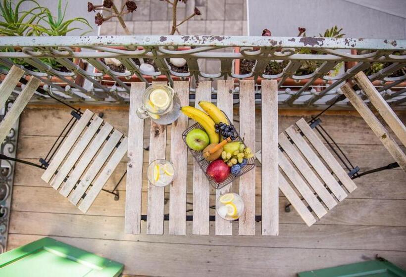 غرفة سوبيريور مزودة بشرفة, Amymone And Adiandi