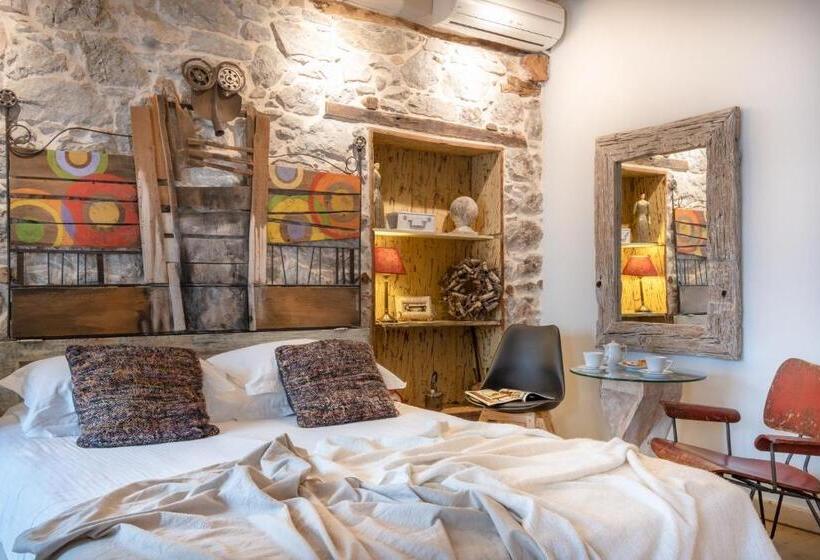 غرفة سوبيريور مزودة بشرفة, Amymone And Adiandi