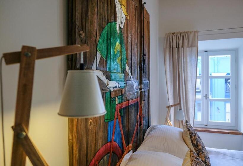 غرفة سوبيريور, Amymone And Adiandi