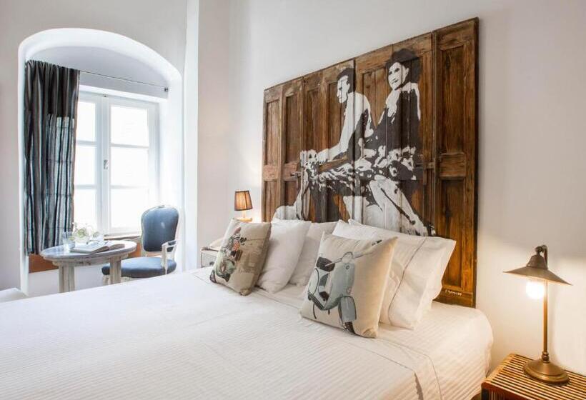 غرفة قياسية, Amymone And Adiandi