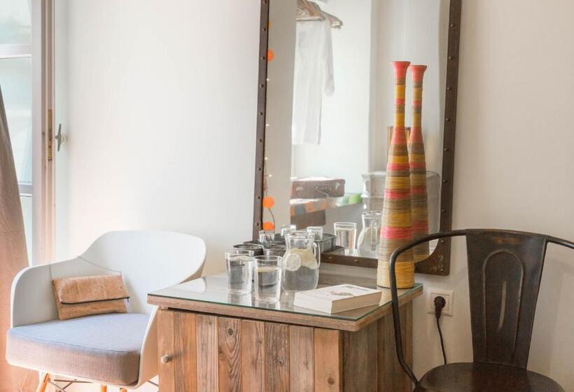 Quarto Estandar, Amymone And Adiandi