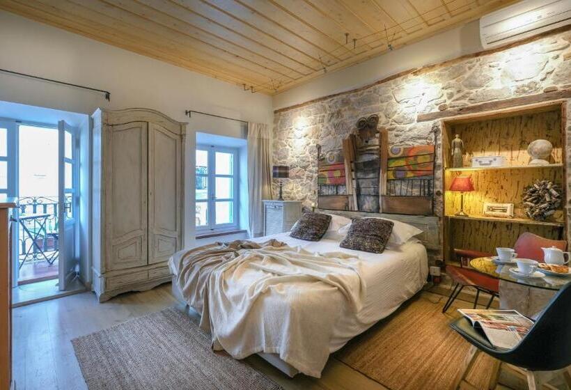 غرفة سوبيريور مزودة بشرفة, Amymone And Adiandi