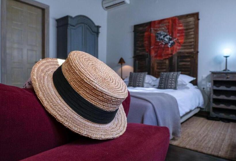 غرفة سوبيريور مزودة بشرفة, Amymone And Adiandi