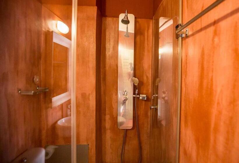 غرفة قياسية, Amymone And Adiandi