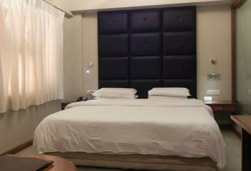 اتاق لوکس, Aram