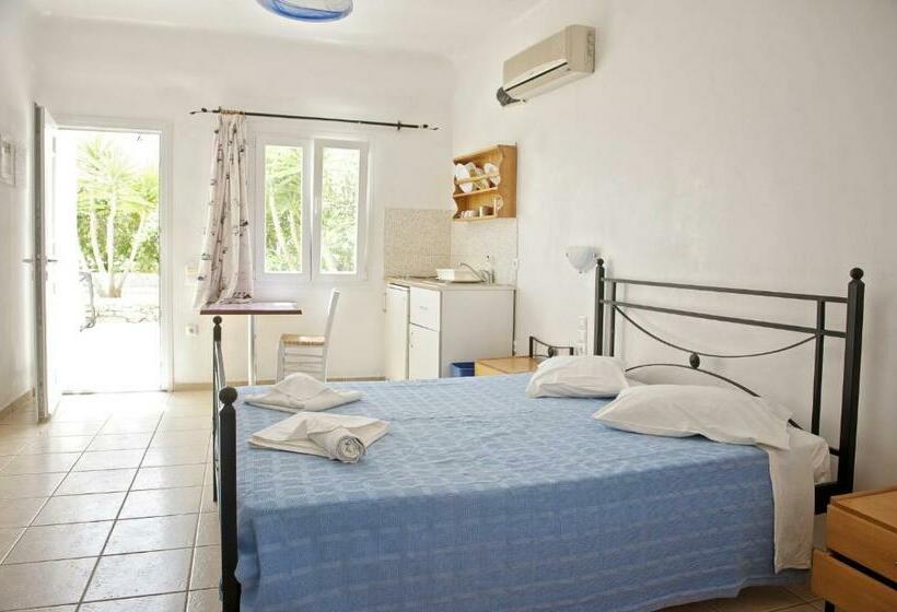 استودیوی استاندارد, Evagelia's Place