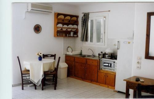 침실 2개 아파트, Evagelia's Place