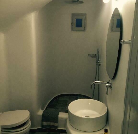 غرفة قياسية, Evagelia's Place