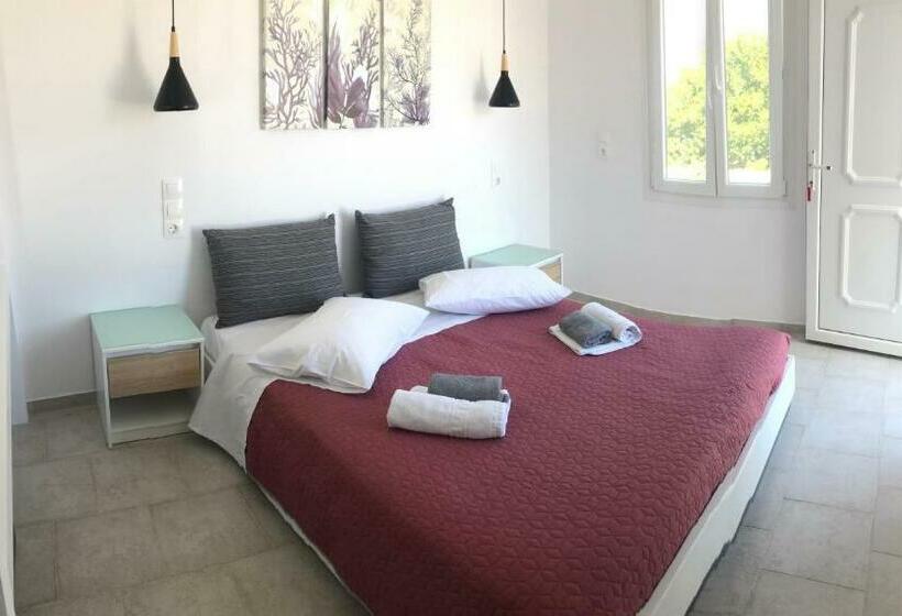 غرفة قياسية, Evagelia's Place