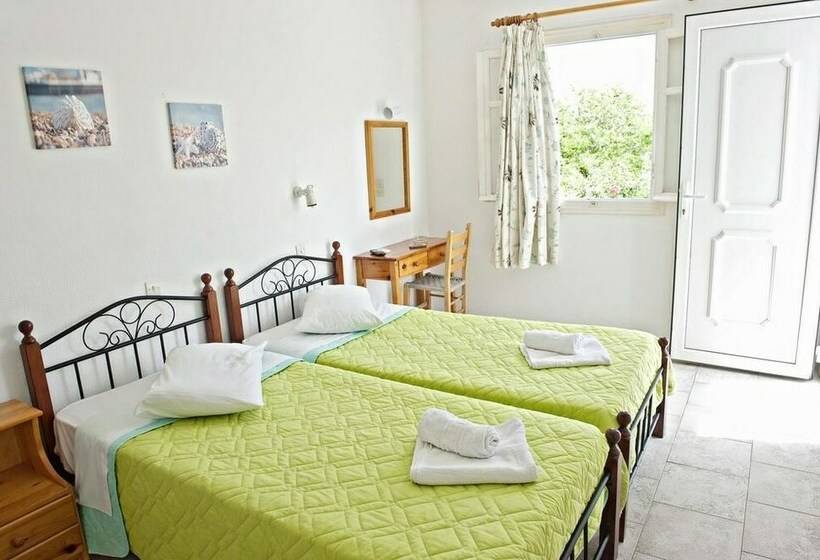 غرفة قياسية, Evagelia's Place