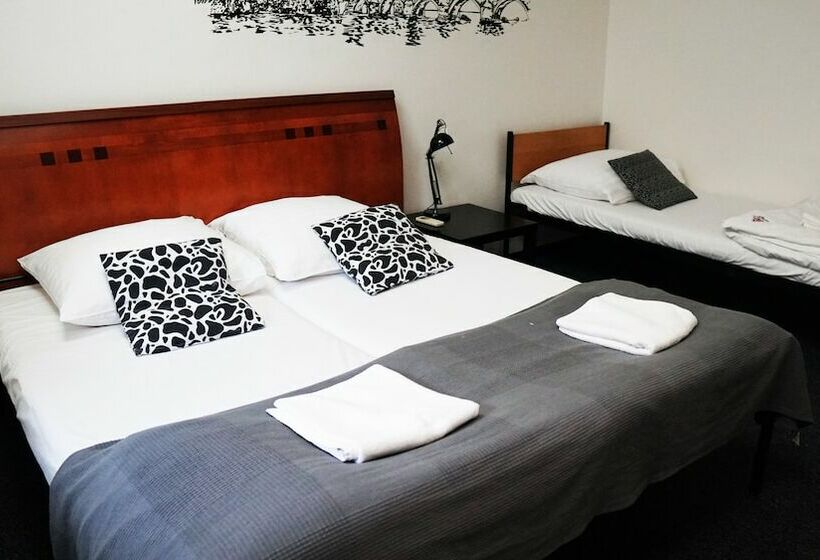 Economy Triple Room, Hostel And Apartment Blue88