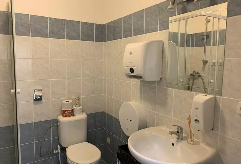 Economy Triple Room, Hostel And Apartment Blue88