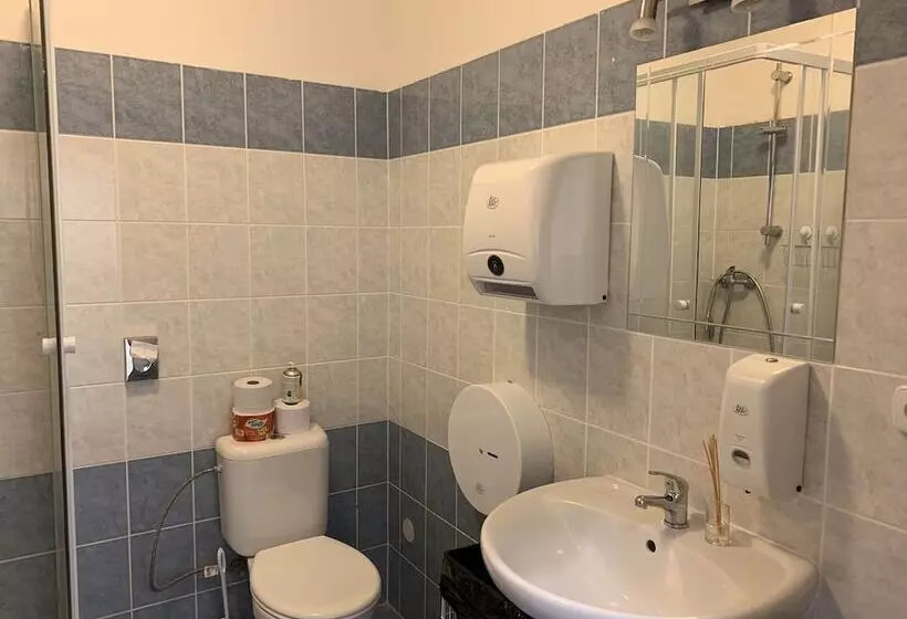 تختخواب در اتاق مشترک, Hostel And Apartment Blue88