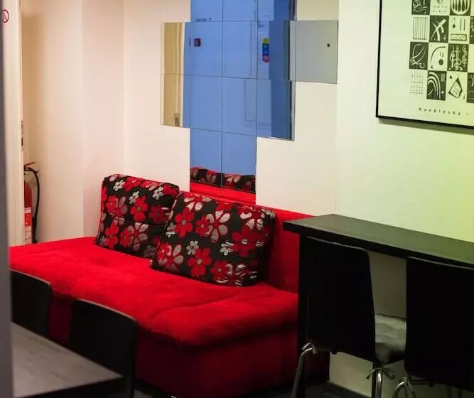 تختخواب در اتاق مشترک, Hostel And Apartment Blue88