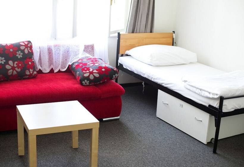 تختخواب در اتاق مشترک, Hostel And Apartment Blue88