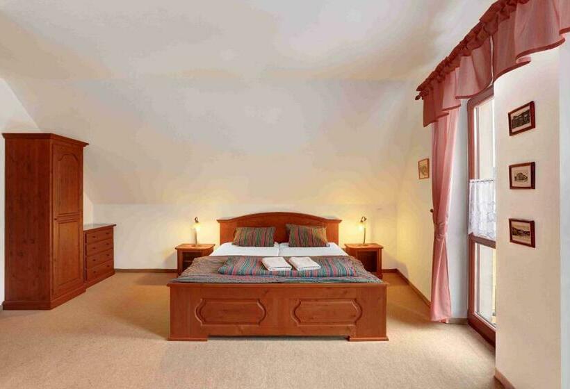 חדר סטנדרט לשלושה, Hradní Bašta