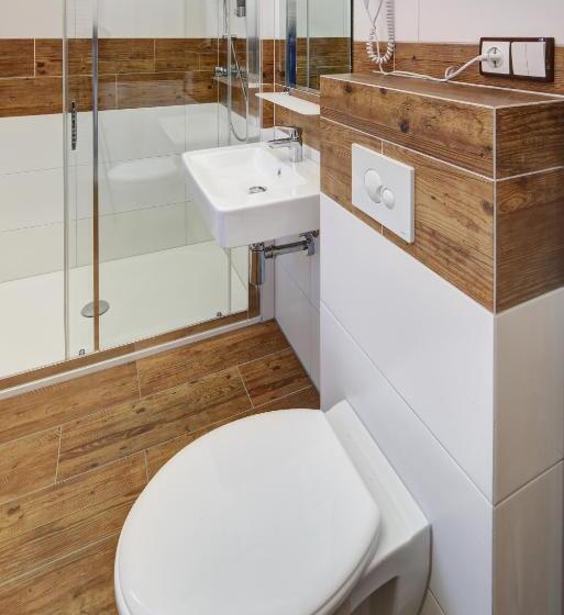 חדר משפחתי, Hradní Bašta