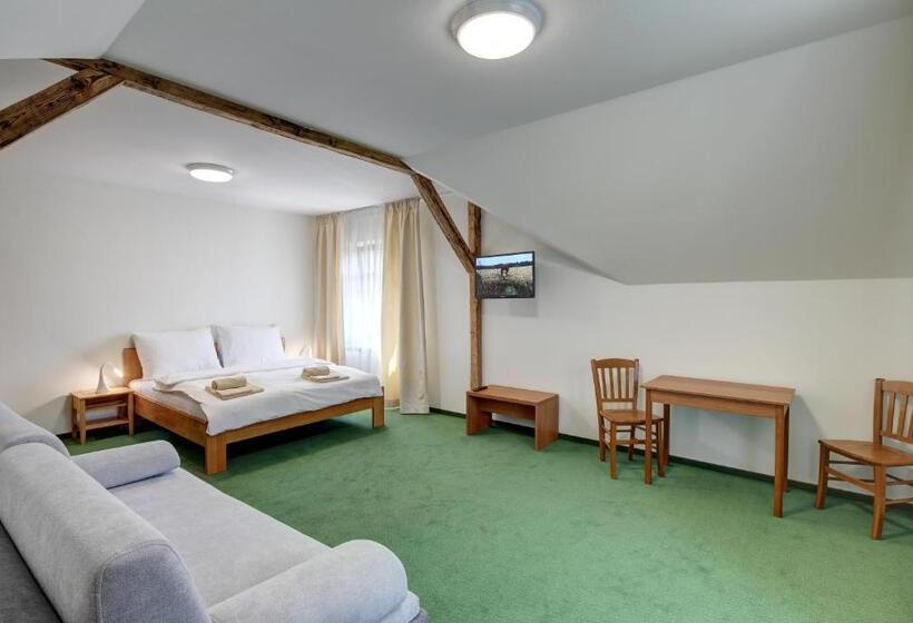 חדר משפחתי, Hradní Bašta