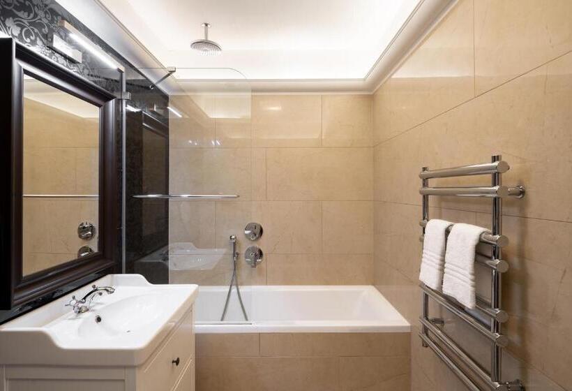 اتاق لوکس, Louren The Bridge Inn