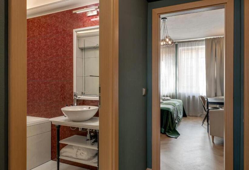 اتاق لوکس سه تخته, Louren The Bridge Inn