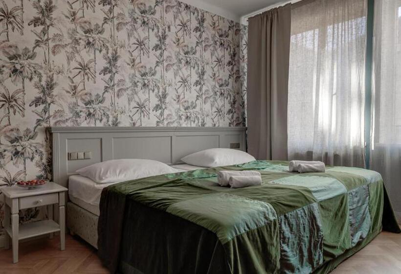 اتاق لوکس سه تخته, Louren The Bridge Inn