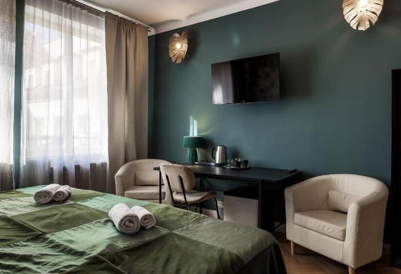 اتاق لوکس سه تخته, Louren The Bridge Inn